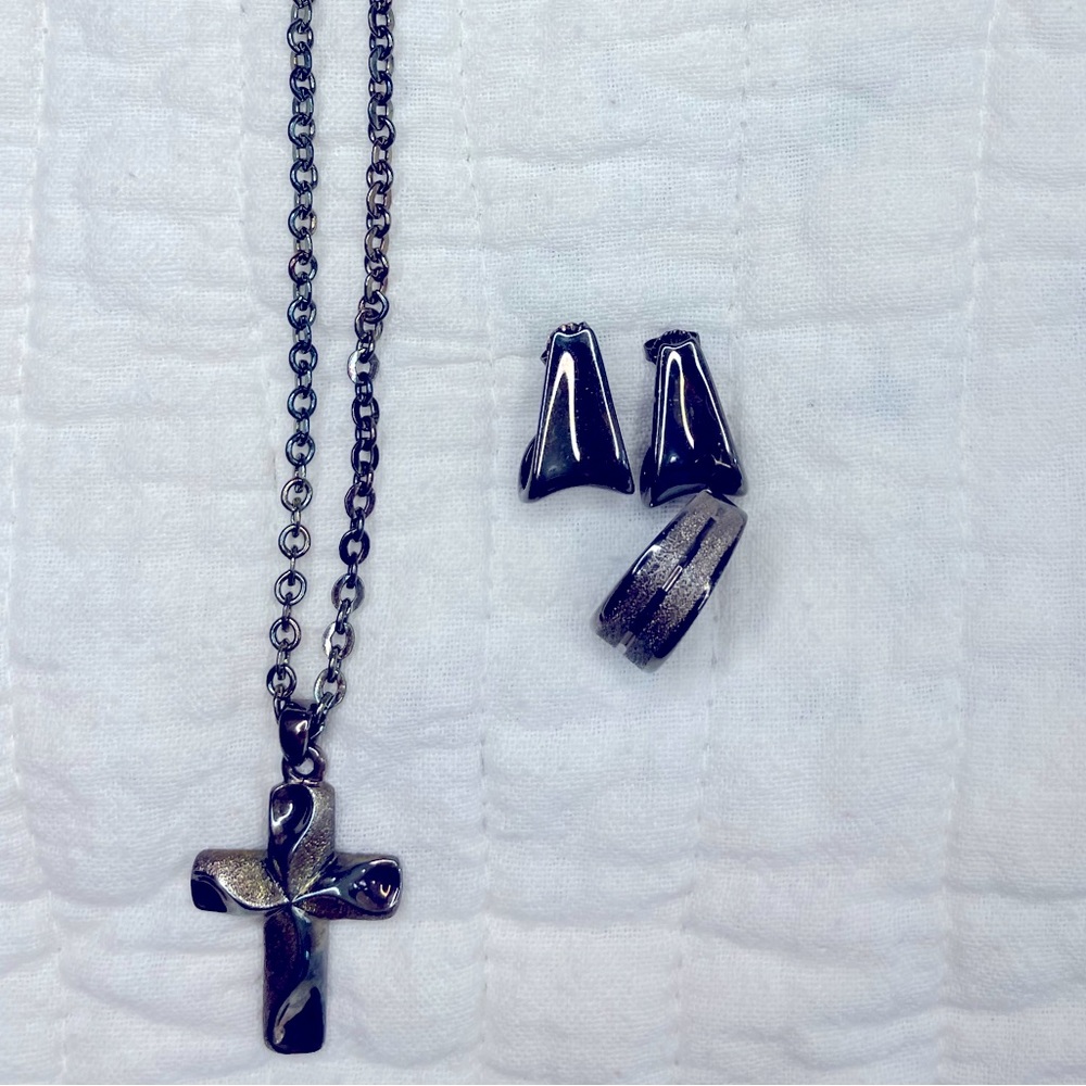 Pewter gray cross necklace with matching earrings & ring (Vintage)
